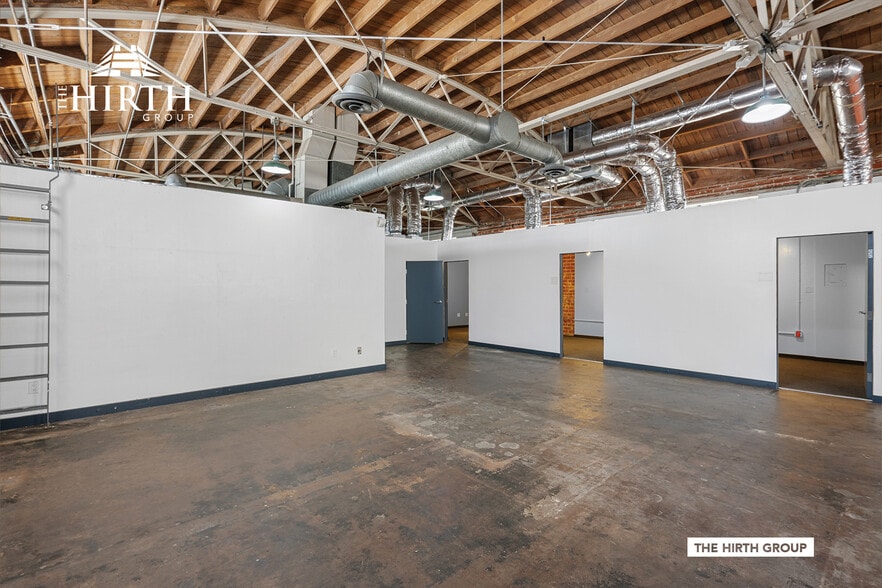 More Photos Of 5358 Cartwright Ave, North Hollywood Warehouse For Sale