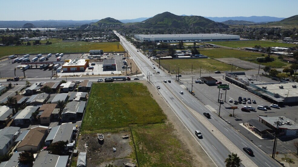 More Photos Of Cedar @ Santa Ana Ave, Bloomington Land For Lease