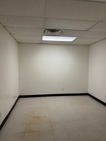 More Photos Of 597 Vandalia St, Memphis Flex For Lease