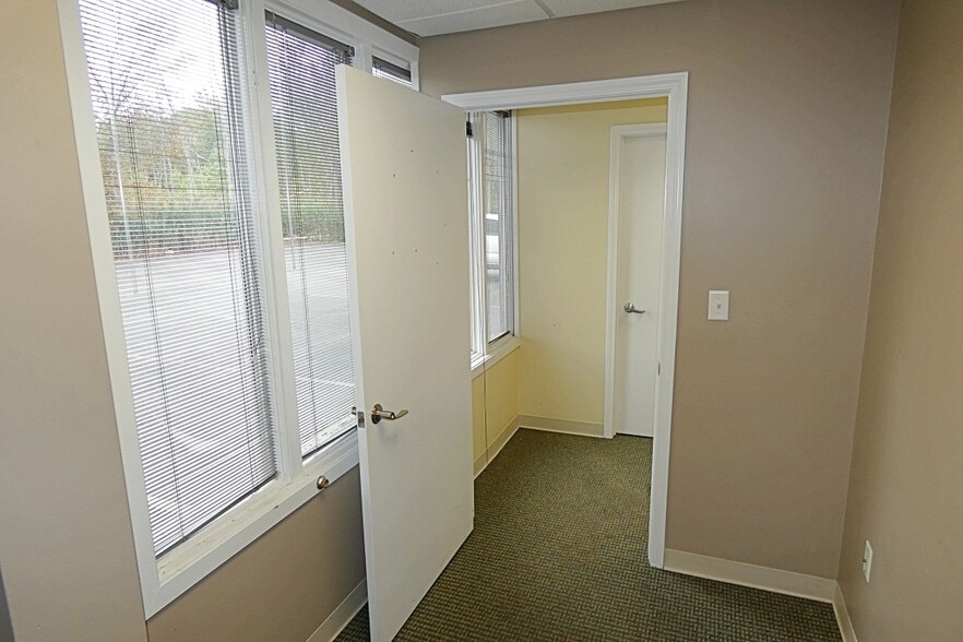 More Photos Of 1829 Maple Rd, Williamsville Medical For Lease