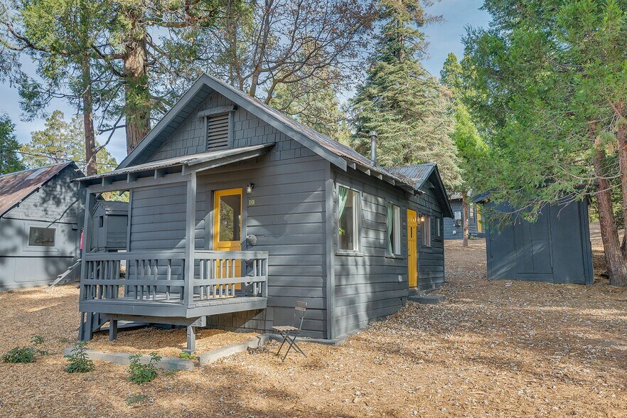 More Photos Of 25807 State Highway 189, Twin Peaks Hotel For Sale