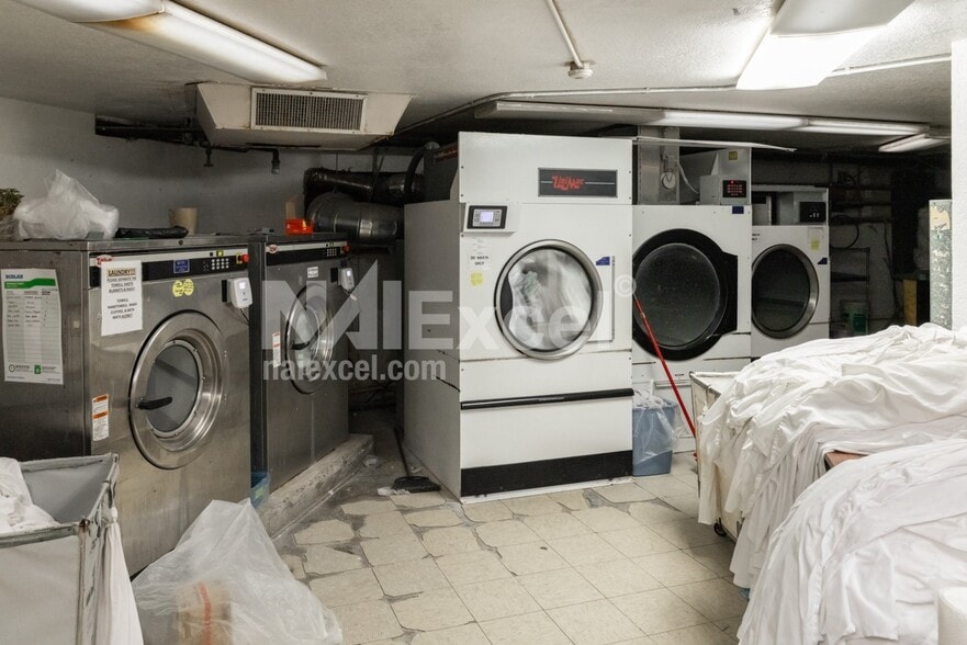 More Photos Of 287 N Lake Powell Blvd, Page Hotel For Sale