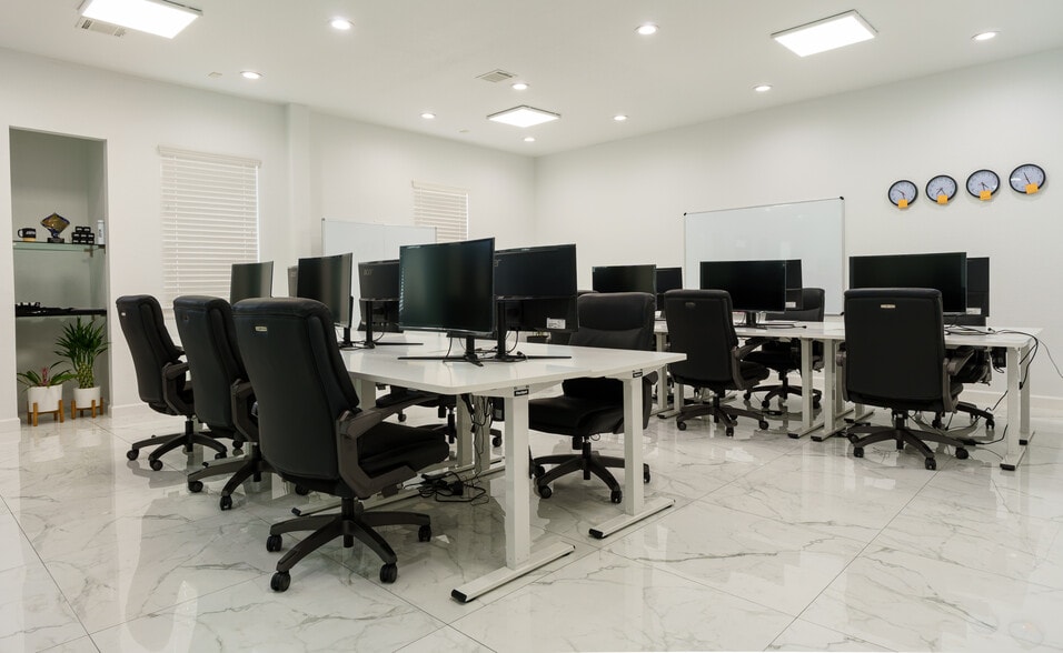 More Photos Of 12250 Queenston Blvd, Houston Office For Sale