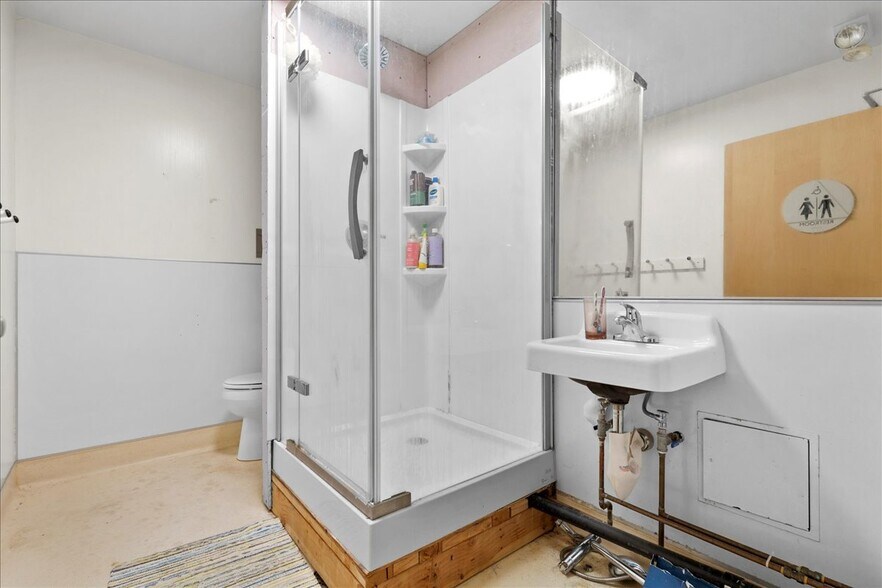 More Photos Of 482 W MacArthur Blvd, Oakland Medical For Sale