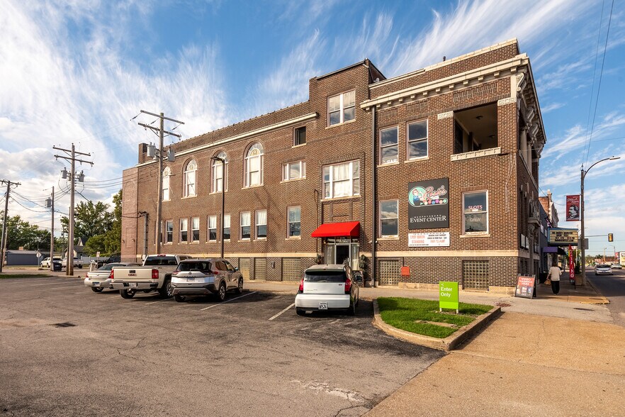 More Photos Of 1329 Walnut St, Murphysboro Office For Sale