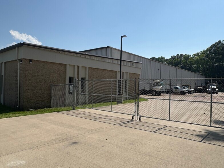 More Photos Of 315 E St, Hampton Warehouse For Lease