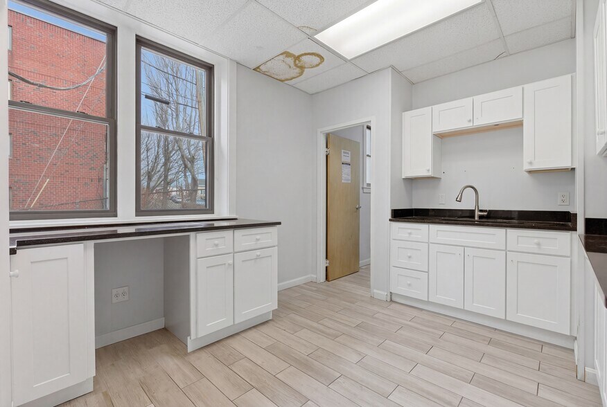 More Photos Of 174 Green St, Melrose Office For Sale