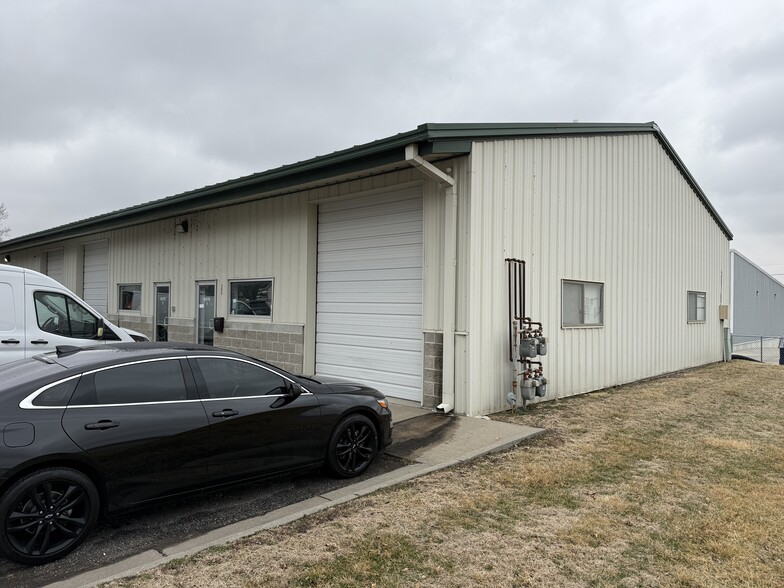 More Photos Of 309 E 2nd St, Papillion Warehouse For Lease
