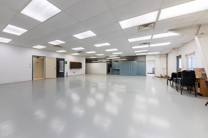 More Photos Of 123 Turkey Run Rd, Salem Distribution For Lease