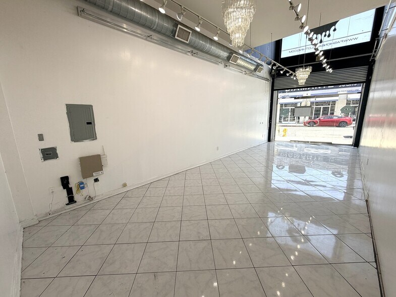 More Photos Of 951 Crocker St, Los Angeles Storefront Retail Office For Lease