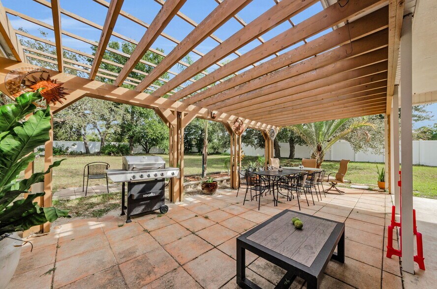 More Photos Of 11748 La Madera Blvd, Port Richey Office For Sale
