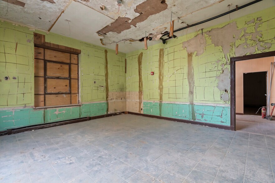 More Photos Of 54 Washington St, Middletown Office For Sale