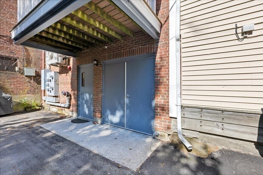 More Photos Of 48 Main St, Amesbury Storefront For Lease