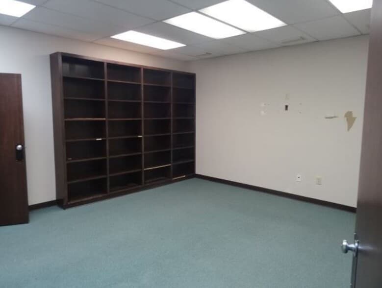 More Photos Of 310 Dick St, Fayetteville Office For Lease