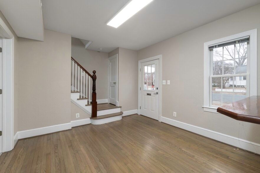 More Photos Of 1802 Augustine Ave, Fredericksburg Office Residential For Lease