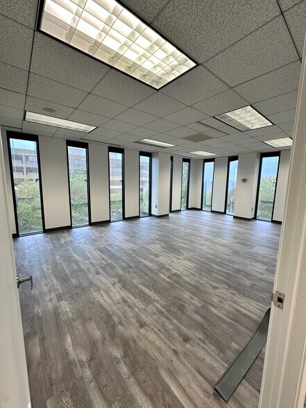 More Photos Of 730 Holiday Dr, Pittsburgh Office For Lease