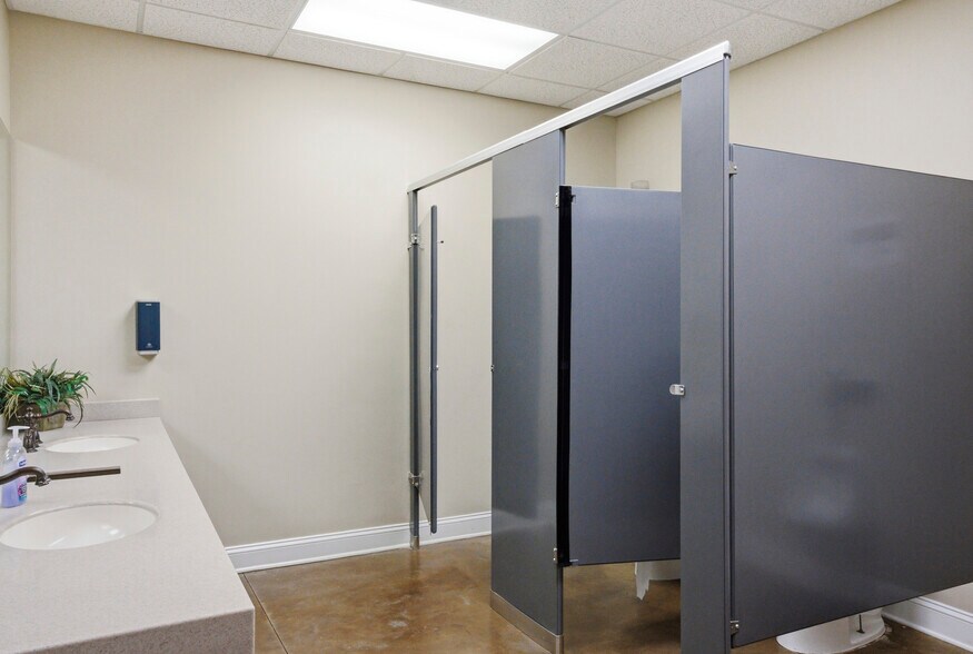 More Photos Of 2321 Hope Mills Rd, Fayetteville Unknown For Lease