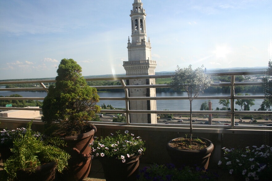 More Photos Of 1350 Main St, Springfield Office For Lease