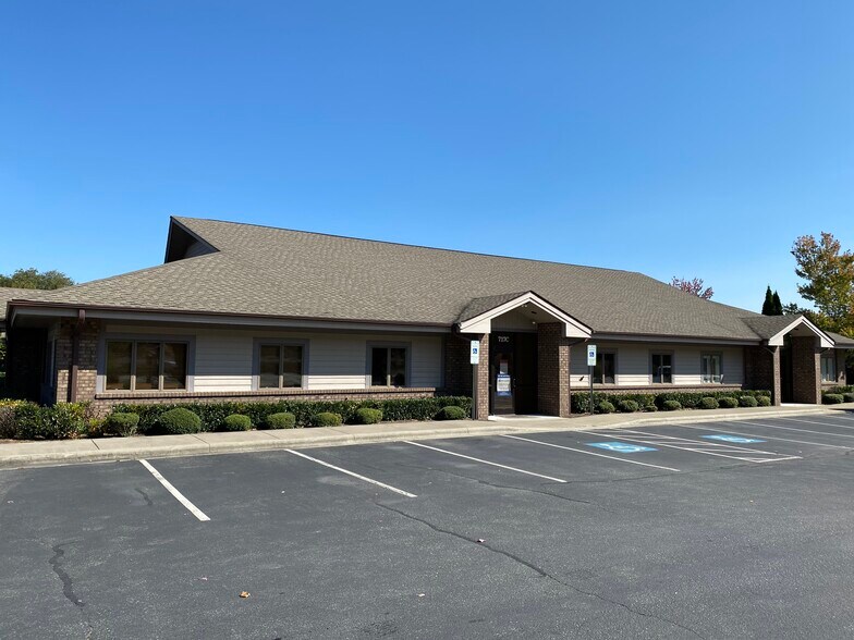 Primary Photo Of 717 Greenway Rd, Boone Medical For Lease