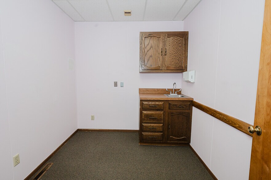 More Photos Of 1482 Butler Rd, Worthington Medical For Sale