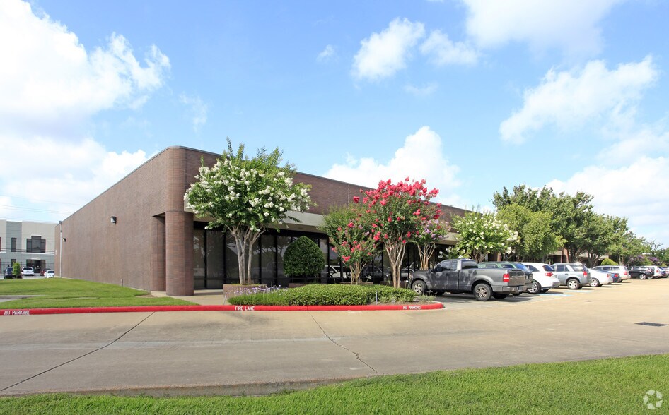 More Photos Of 2525 W Bellfort St, Houston Research And Development For Lease