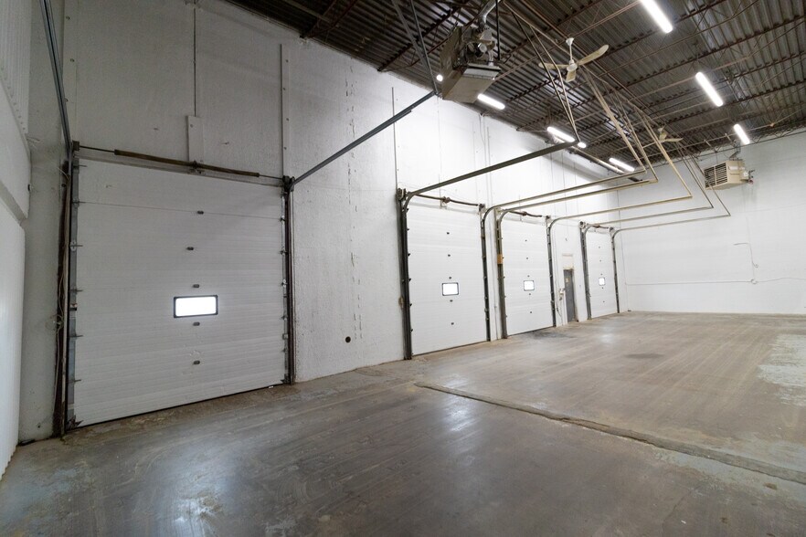 More Photos Of 3501 23rd St NE, Calgary Warehouse For Lease