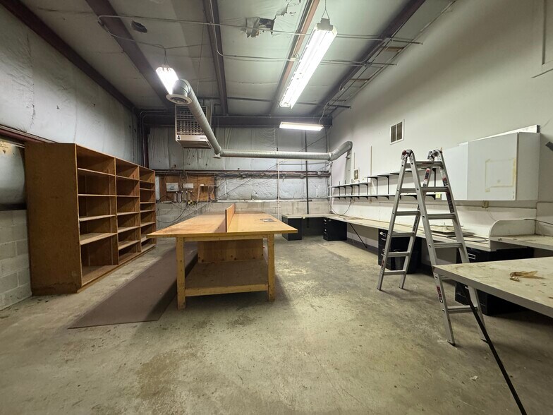 More Photos Of 4111 Jackson Rd, Ann Arbor Warehouse For Lease