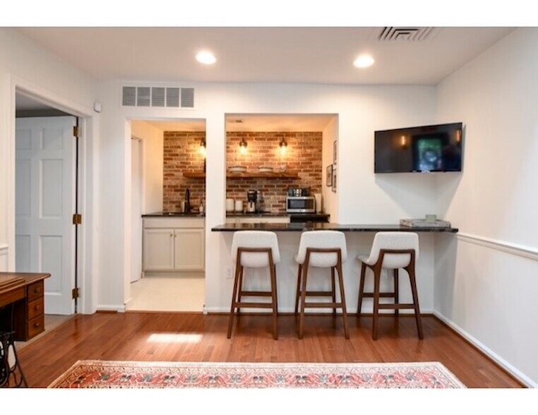 More Photos Of 1211 Caroline St, Fredericksburg Loft Creative Space For Lease