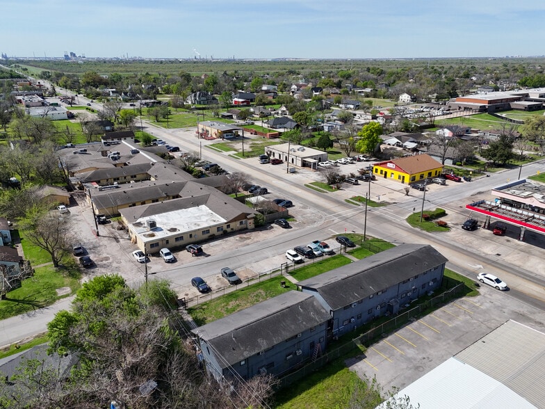 More Photos Of 11111 Wiggins St, Houston Apartments For Sale