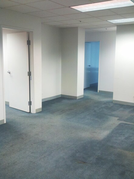 More Photos Of 200 N Vineyard Blvd, Honolulu Office For Lease