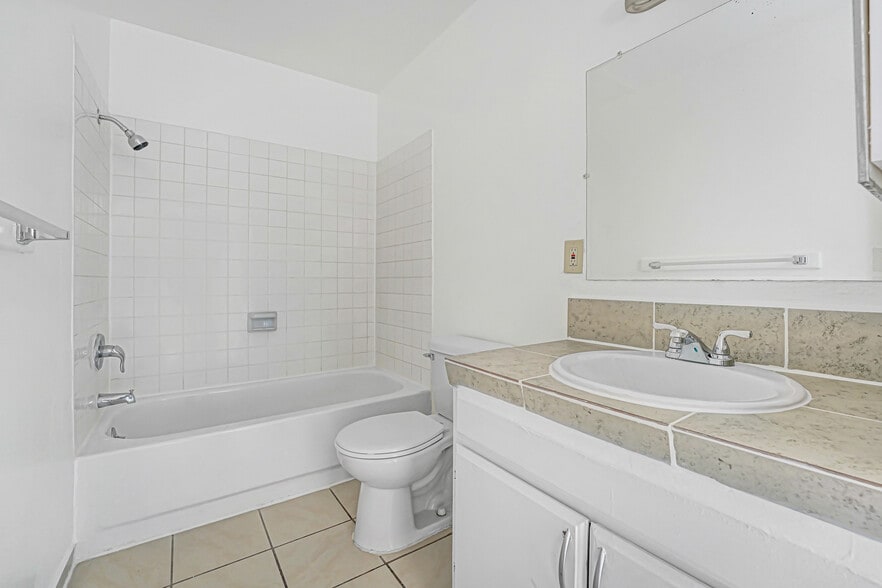 More Photos Of 2505 Hancock St, Los Angeles Apartments For Sale
