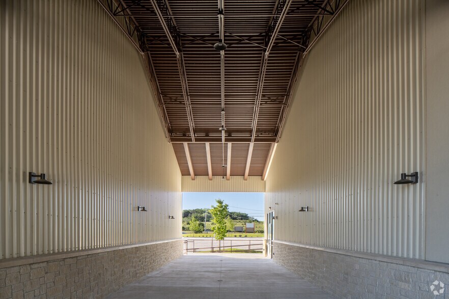 More Photos Of 136 Drifting Wind Run, Dripping Springs Storefront For Lease