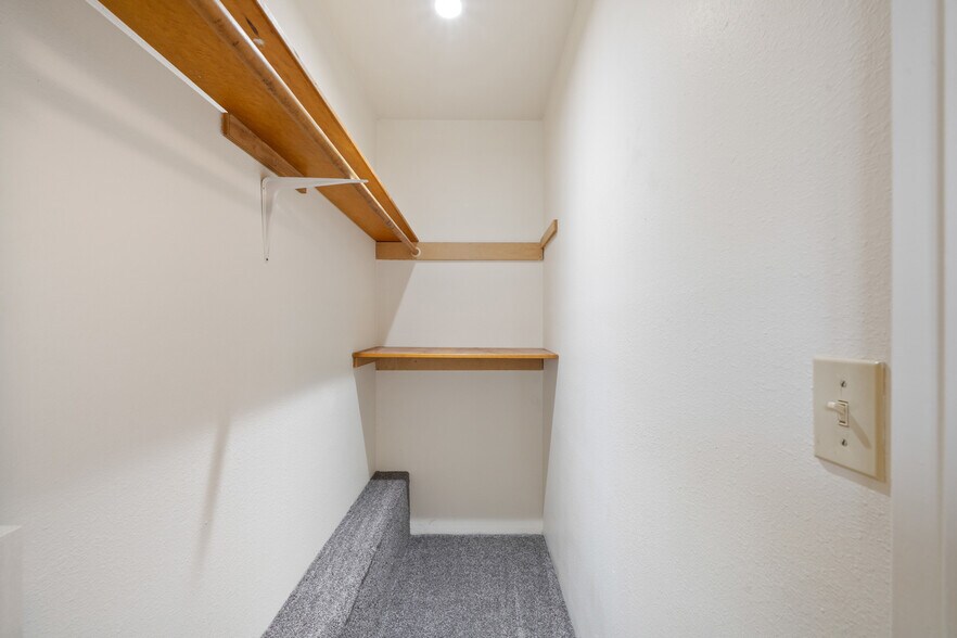 More Photos Of 1009-1011 Grove Ave, Tillamook Apartments For Sale