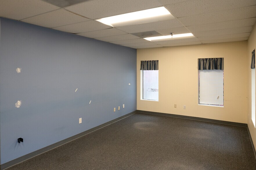 More Photos Of 106 Finnell Dr, Weymouth Unknown For Lease