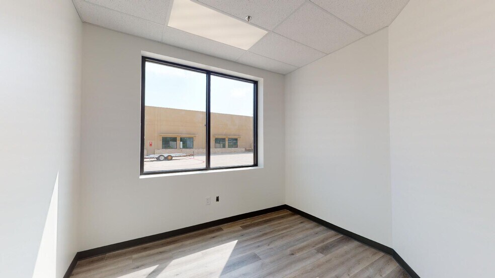 More Photos Of 190 N Bagdad Rd - Building E, Leander Warehouse For Lease