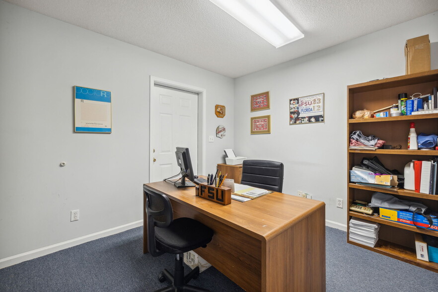 Primary Photo Of 2762 Dunn Ave, Jacksonville Office For Sale