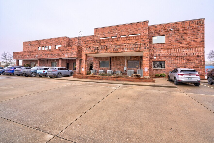 More Photos Of 111 SW C Ave, Lawton Medical For Sale