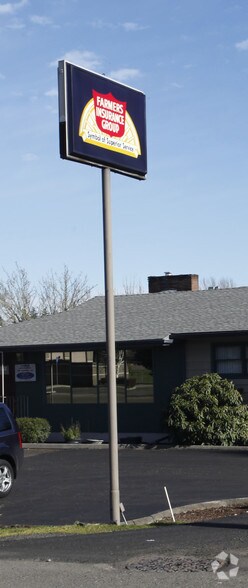 More Photos Of 6641 SE Lake Rd, Portland Office For Lease