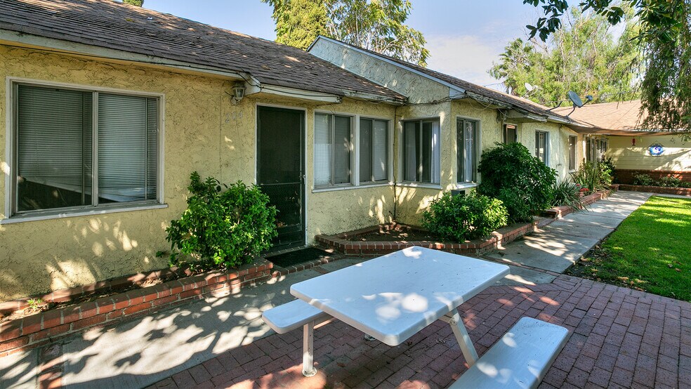 More Photos Of 202 N Florence St, Burbank Multifamily For Sale