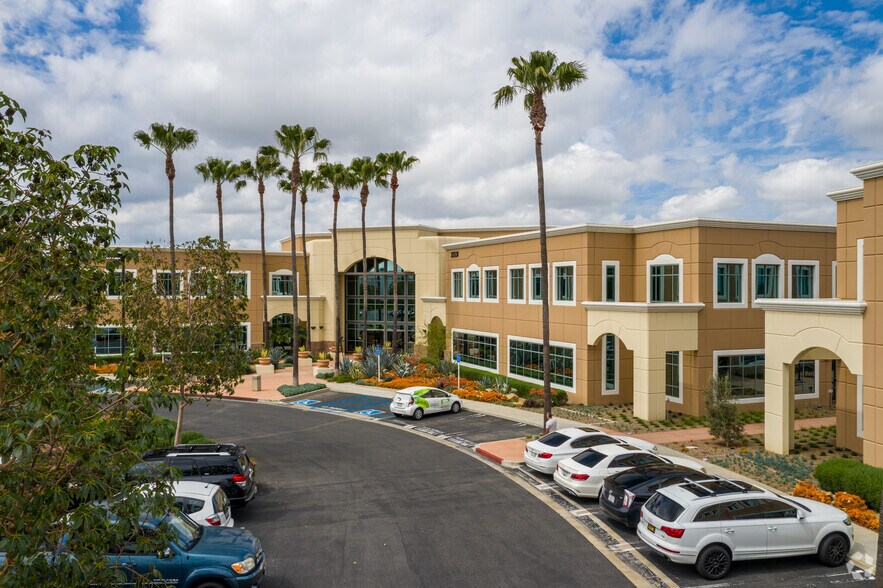 More Photos Of 25521 Commercentre Dr, Lake Forest Unknown For Lease