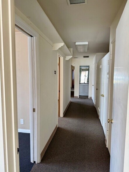 More Photos Of 10730 Riverside Dr, Toluca Lake Medical For Sale