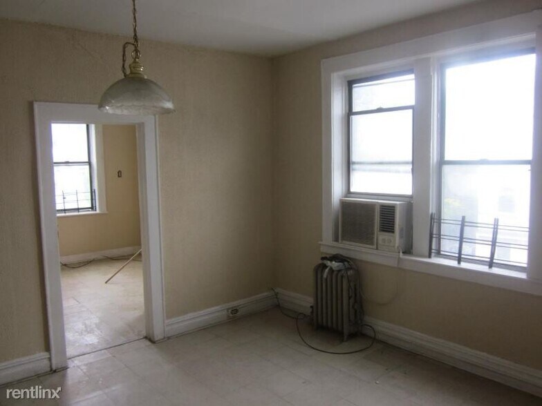 More Photos Of 402-404 Hawthorne Ave, Newark Storefront Retail Residential For Lease