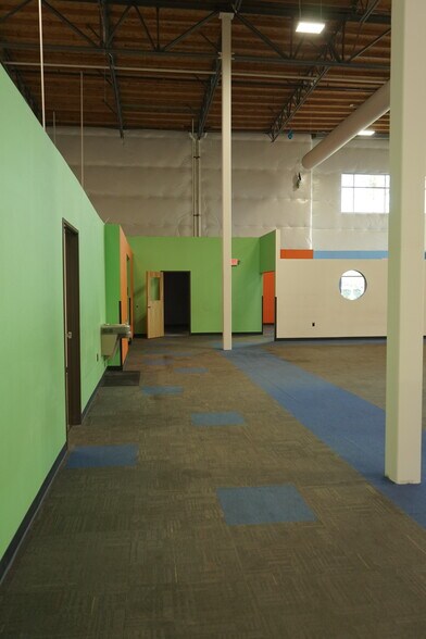 More Photos Of 3160 Blossom Dr NE, Salem Flex For Lease