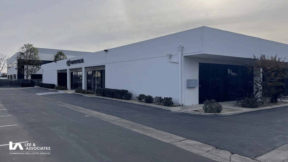 More Photos Of 4274 Cerritos Ave, Los Alamitos Light Distribution For Lease