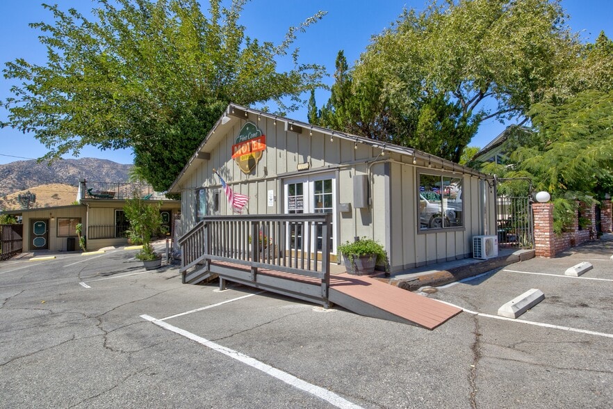 More Photos Of 13383 Sierra Way, Kernville Hotel For Sale