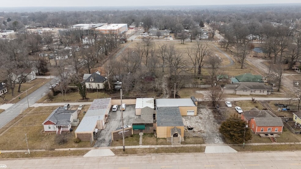 More Photos Of 219 & 303 W Chase st, Springfield Light Distribution For Lease