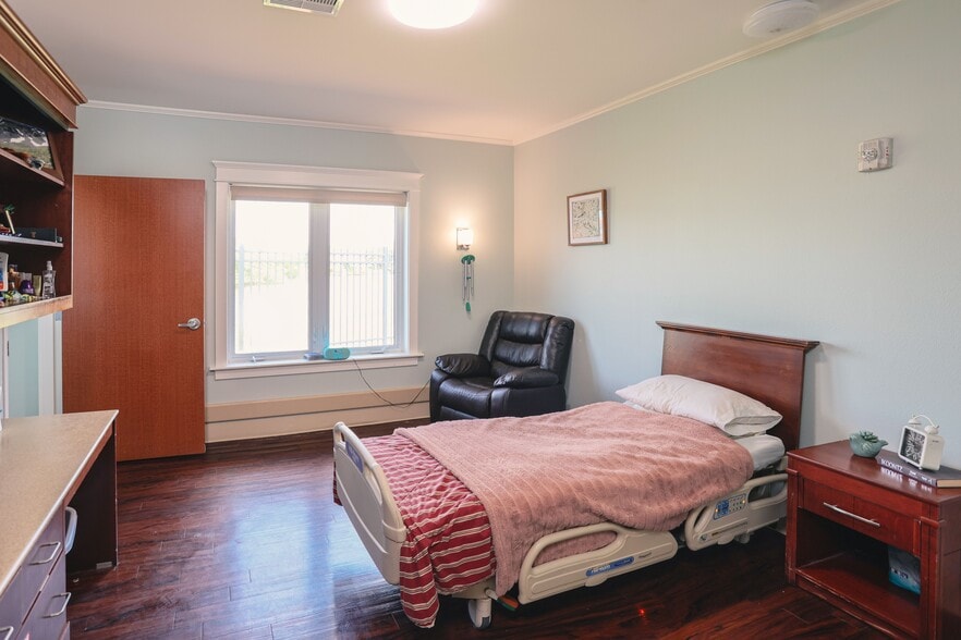 More Photos Of 6444 Central City Blvd, Galveston Rehabilitation Center For Sale