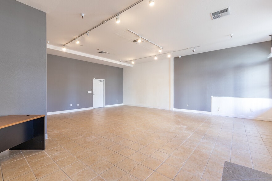 More Photos Of 220 Windsor River Rd, Windsor Apartments For Sale