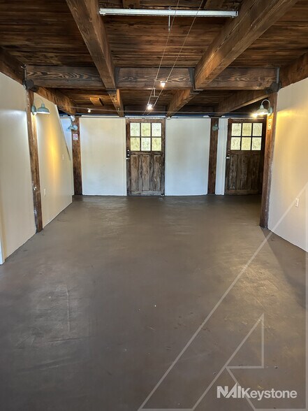 More Photos Of 715 Clinton St, Reading Light Distribution For Sale