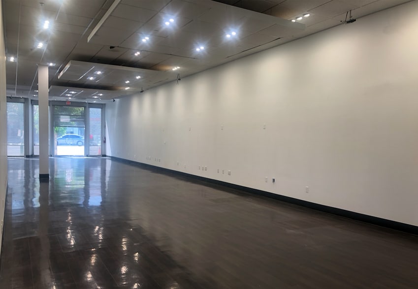 More Photos Of 17301 Ventura Blvd, Encino Storefront Retail Office For Lease